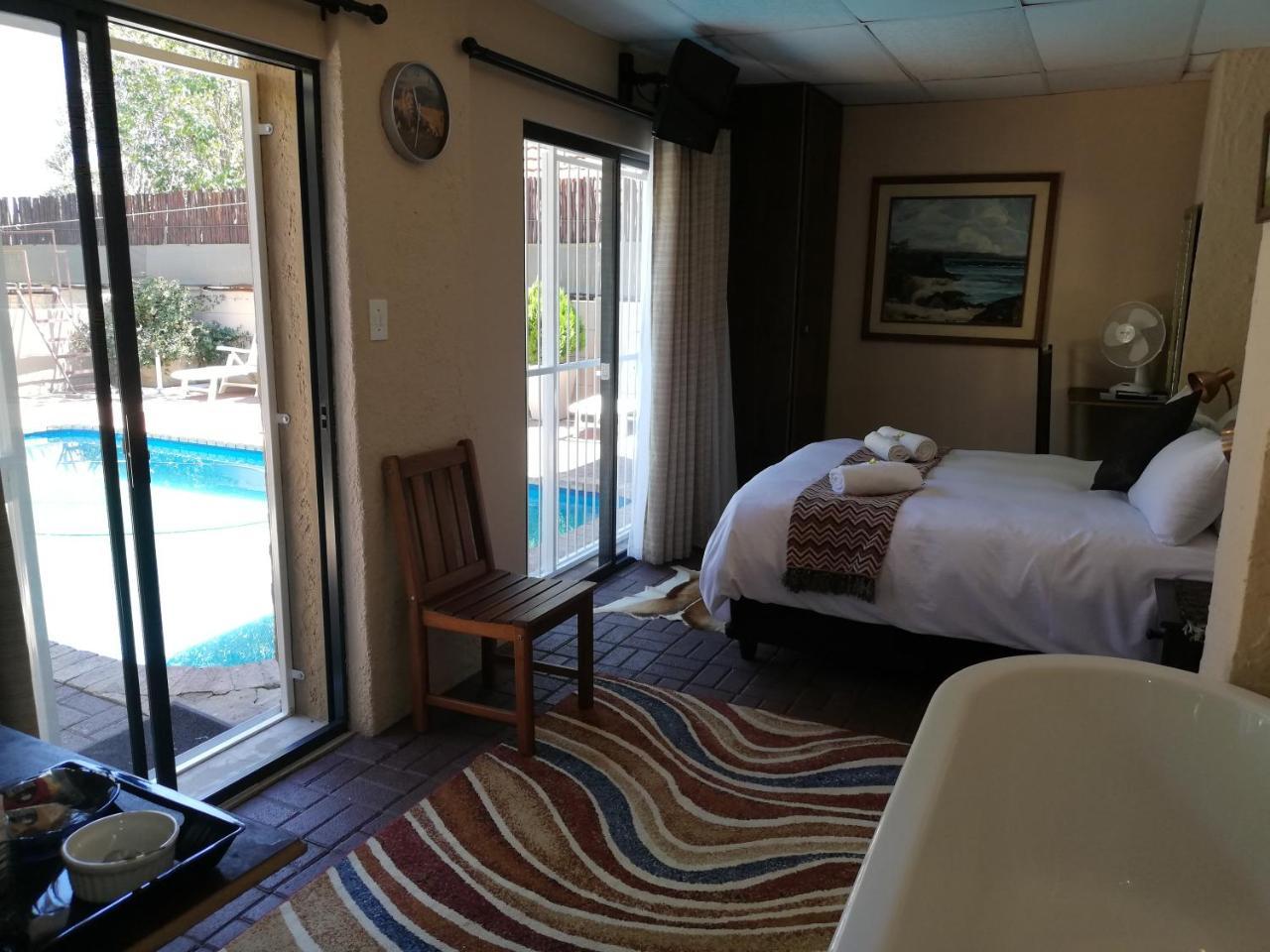 Safari Guesthouse Vryburg Exterior photo