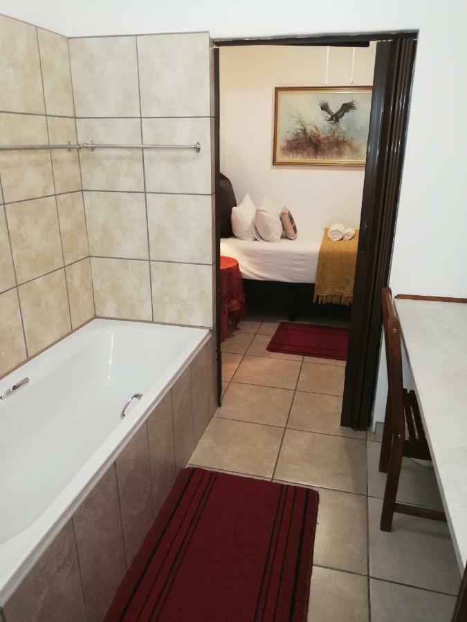 Safari Guesthouse Vryburg Exterior photo