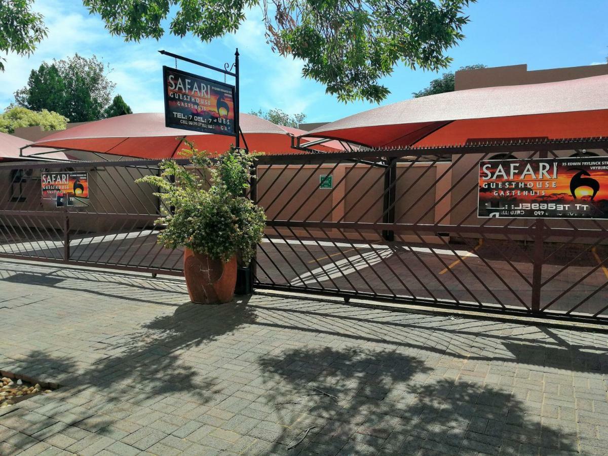 Safari Guesthouse Vryburg Exterior photo