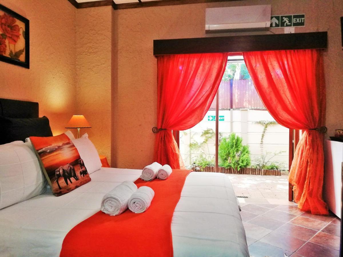 Safari Guesthouse Vryburg Exterior photo