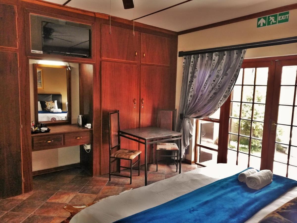 Safari Guesthouse Vryburg Exterior photo